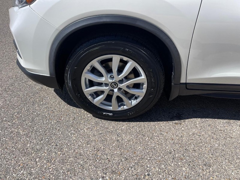 Nissan Rogue Vehicle Image 06