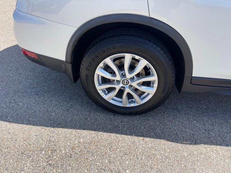 Nissan Rogue Vehicle Image 08