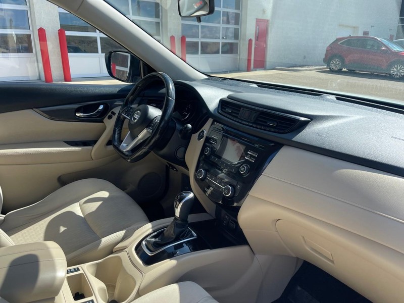 Nissan Rogue Vehicle Image 09