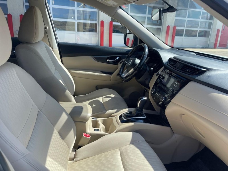 Nissan Rogue Vehicle Image 10