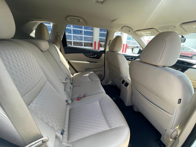 Nissan Rogue Vehicle Image 13