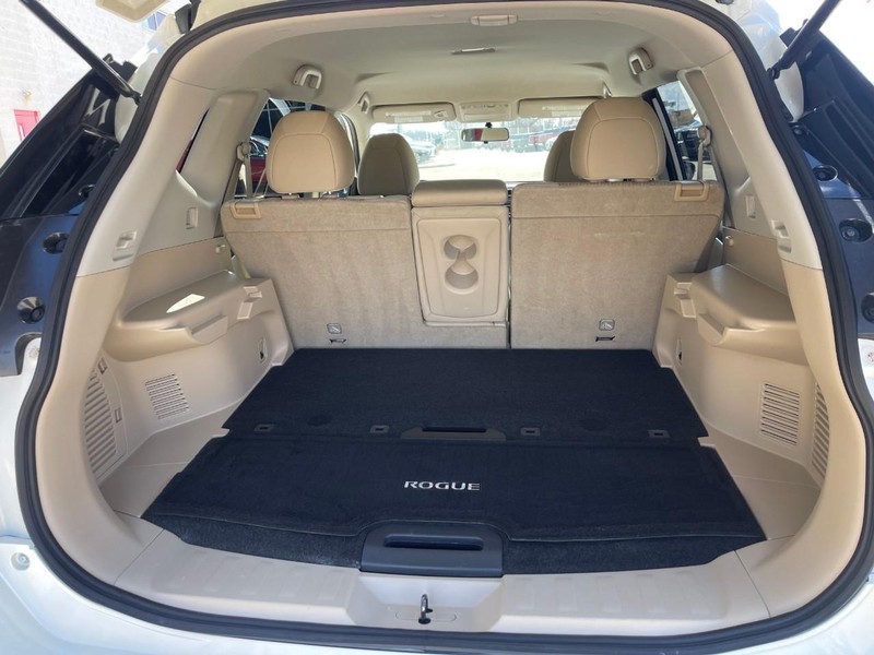 Nissan Rogue Vehicle Image 15