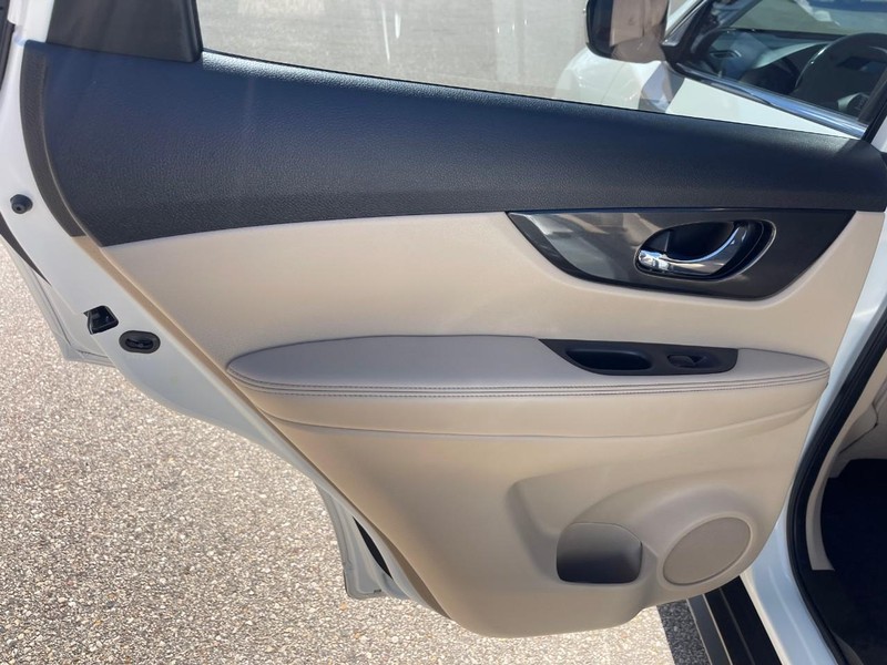 Nissan Rogue Vehicle Image 17