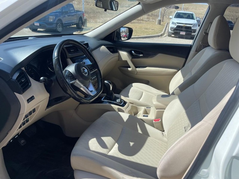 Nissan Rogue Vehicle Image 18