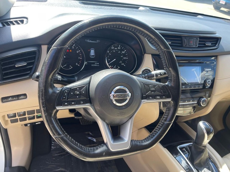 Nissan Rogue Vehicle Image 22