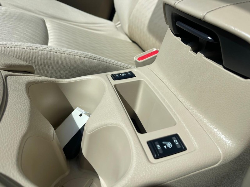 Nissan Rogue Vehicle Image 23