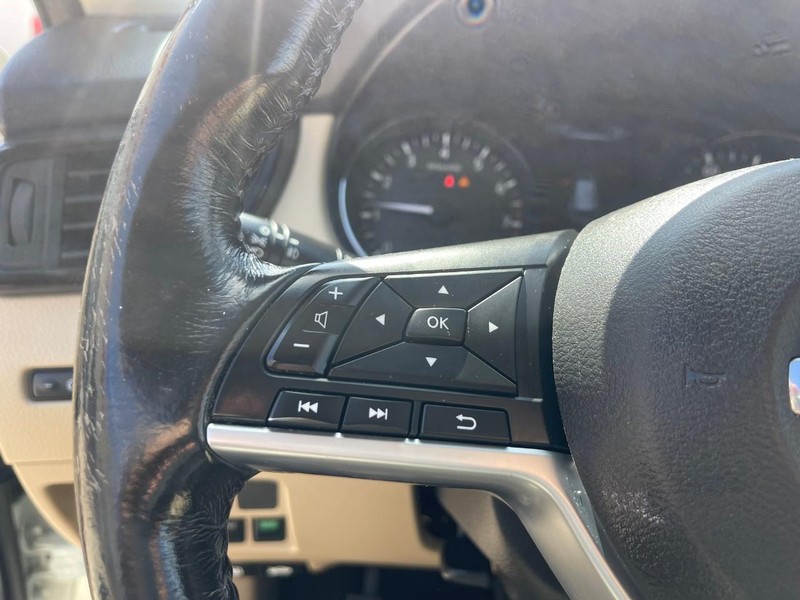 Nissan Rogue Vehicle Image 24