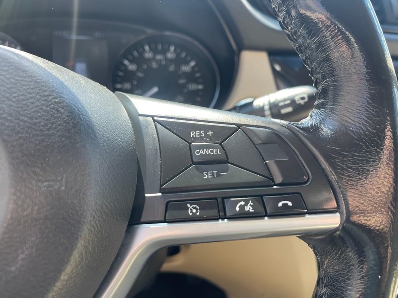Nissan Rogue Vehicle Image 25