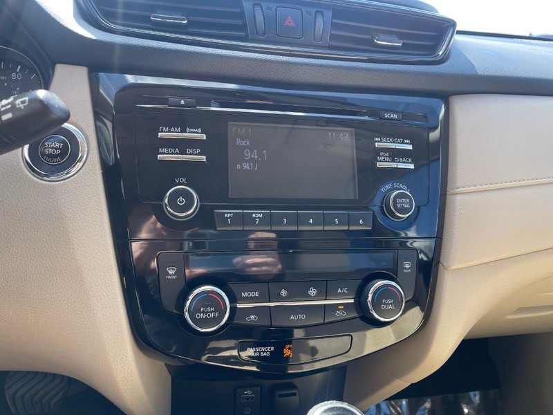 Nissan Rogue Vehicle Image 29