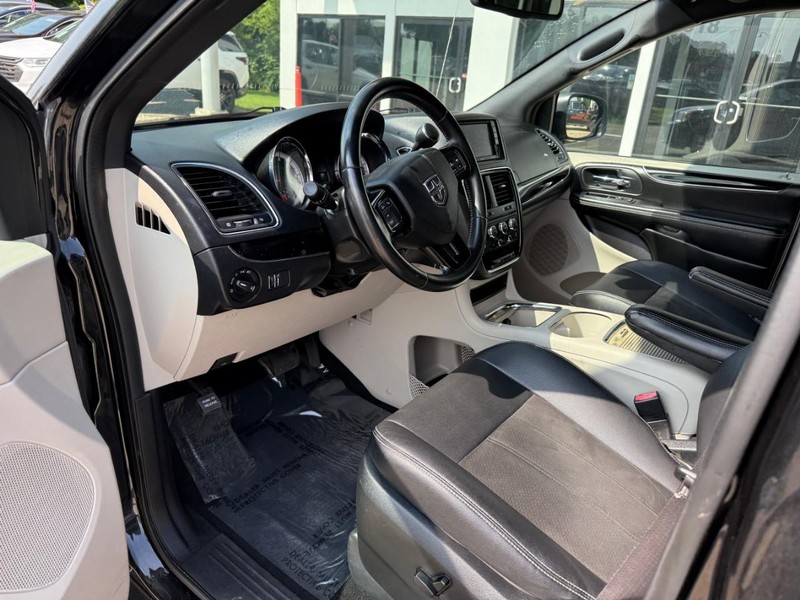 Dodge Grand Caravan Vehicle Image 10