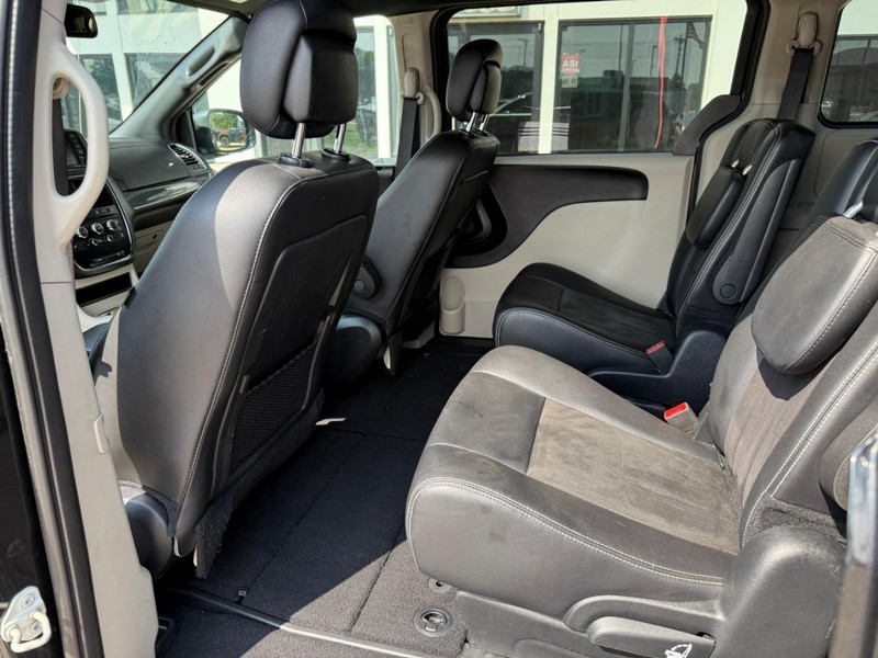 Dodge Grand Caravan Vehicle Image 12