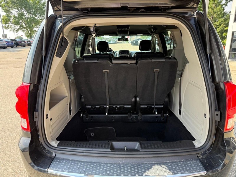 Dodge Grand Caravan Vehicle Image 16