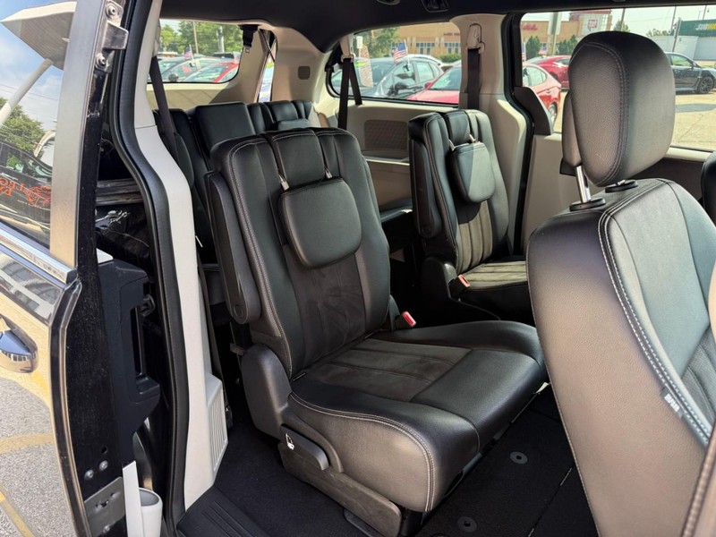 Dodge Grand Caravan Vehicle Image 18