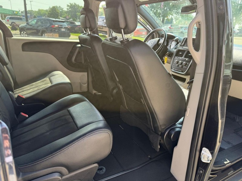 Dodge Grand Caravan Vehicle Image 19