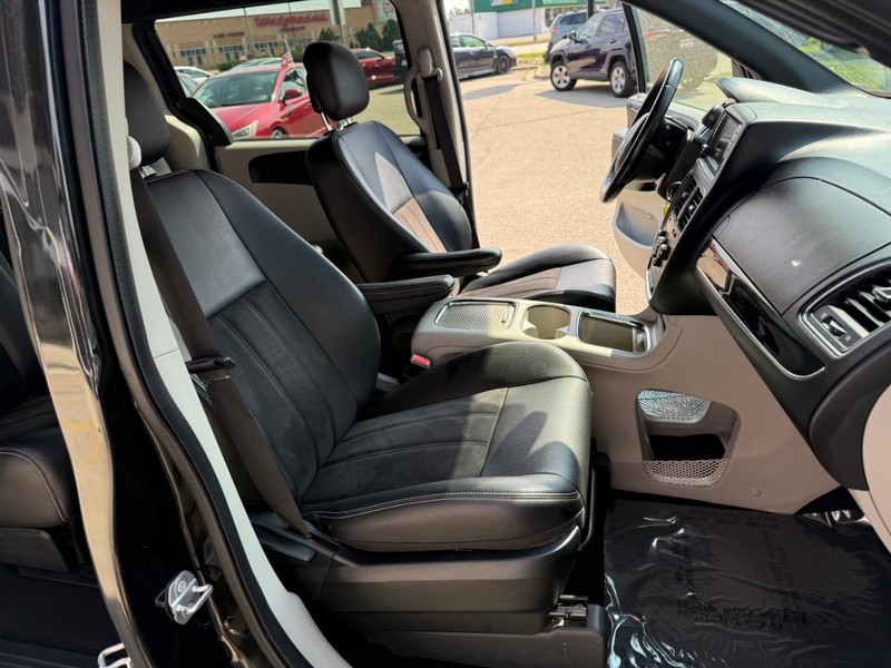 Dodge Grand Caravan Vehicle Image 20