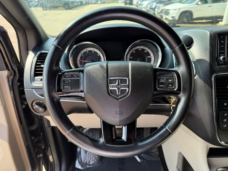 Dodge Grand Caravan Vehicle Image 23