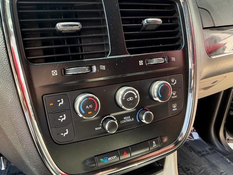 Dodge Grand Caravan Vehicle Image 29
