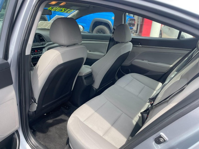 Hyundai Elantra Vehicle Image 12