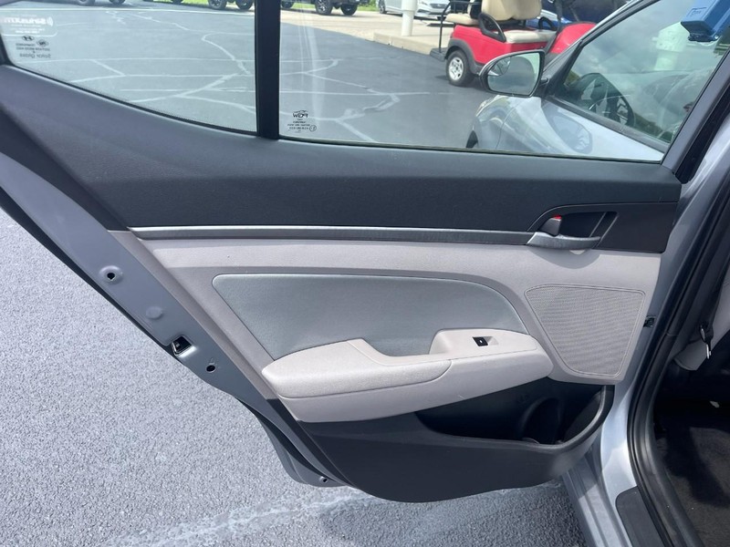 Hyundai Elantra Vehicle Image 13