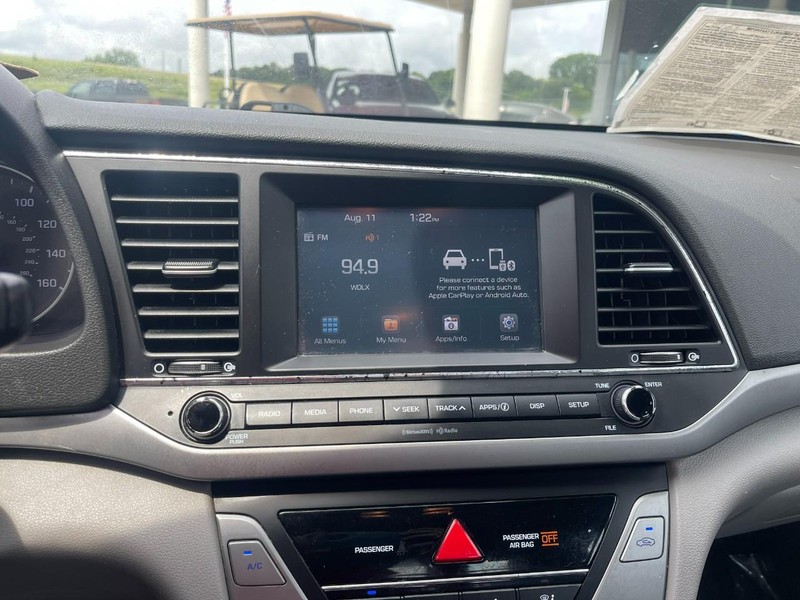 Hyundai Elantra Vehicle Image 17