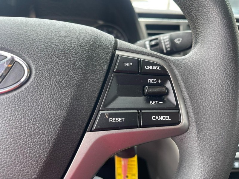 Hyundai Elantra Vehicle Image 20