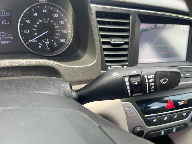 Hyundai Elantra Vehicle Image 22