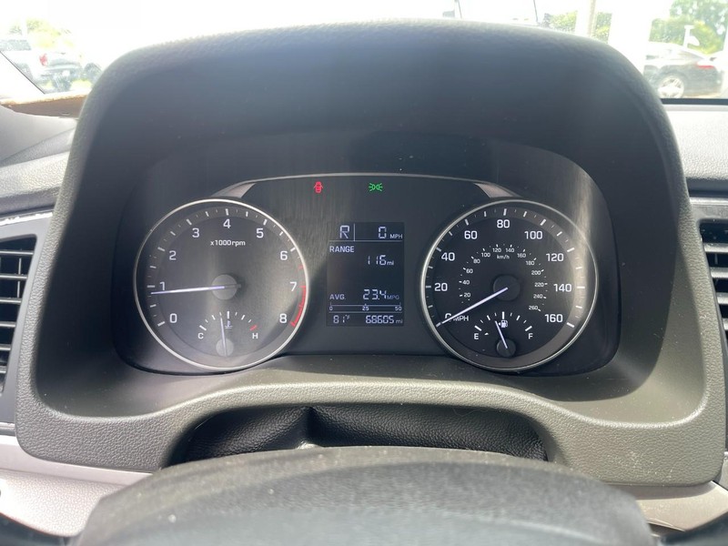 Hyundai Elantra Vehicle Image 23