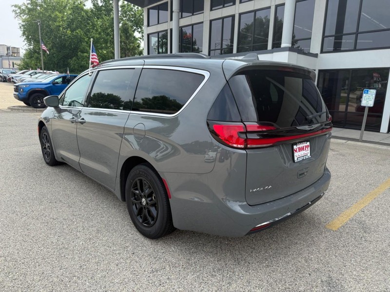 Chrysler Pacifica Vehicle Image 07