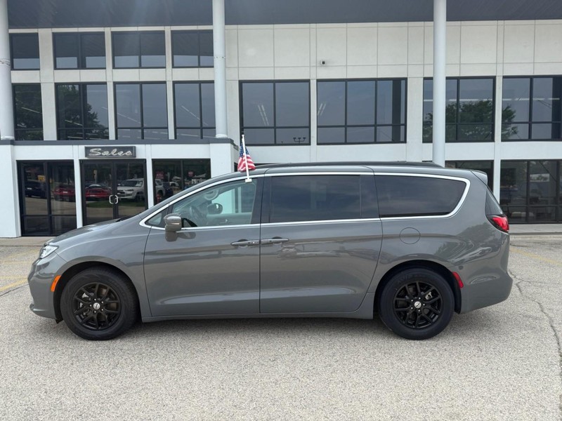 Chrysler Pacifica Vehicle Image 08