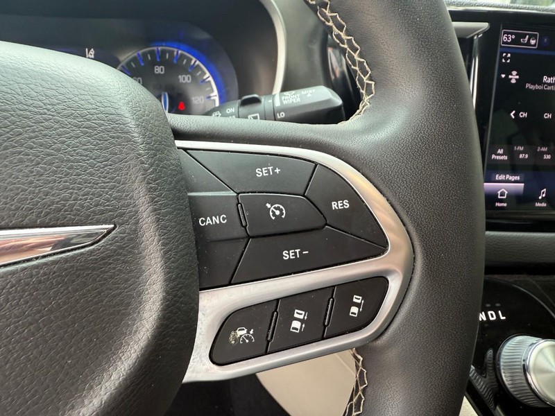 Chrysler Pacifica Vehicle Image 28