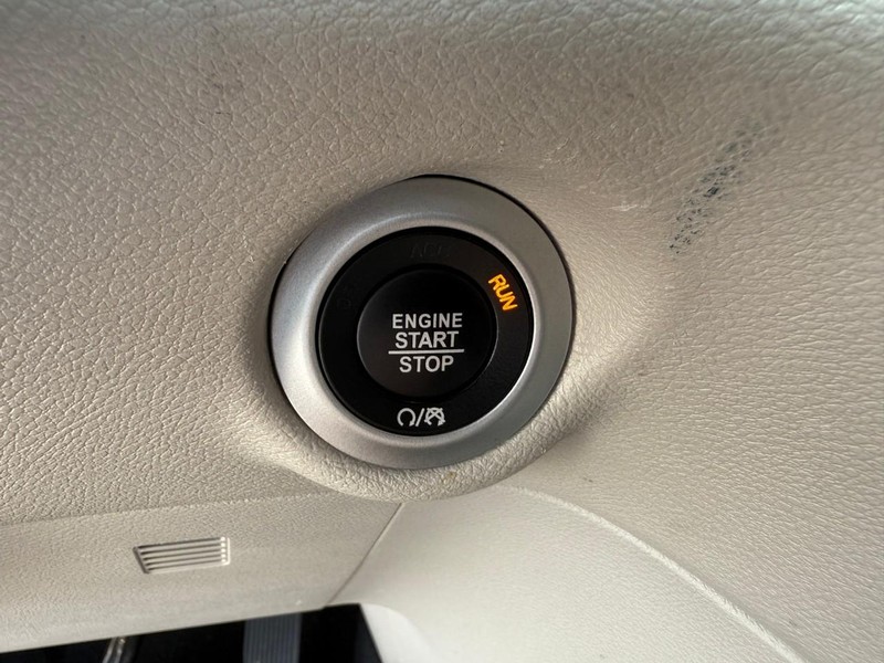 Chrysler Pacifica Vehicle Image 29