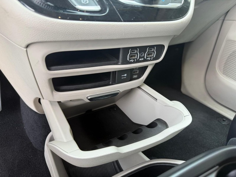 Chrysler Pacifica Vehicle Image 34