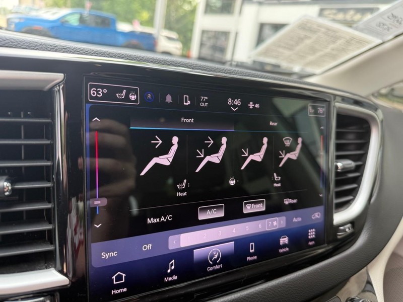 Chrysler Pacifica Vehicle Image 36
