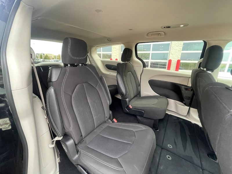 Chrysler Voyager Vehicle Image 12