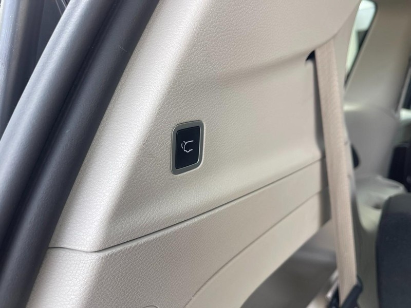Chrysler Voyager Vehicle Image 17