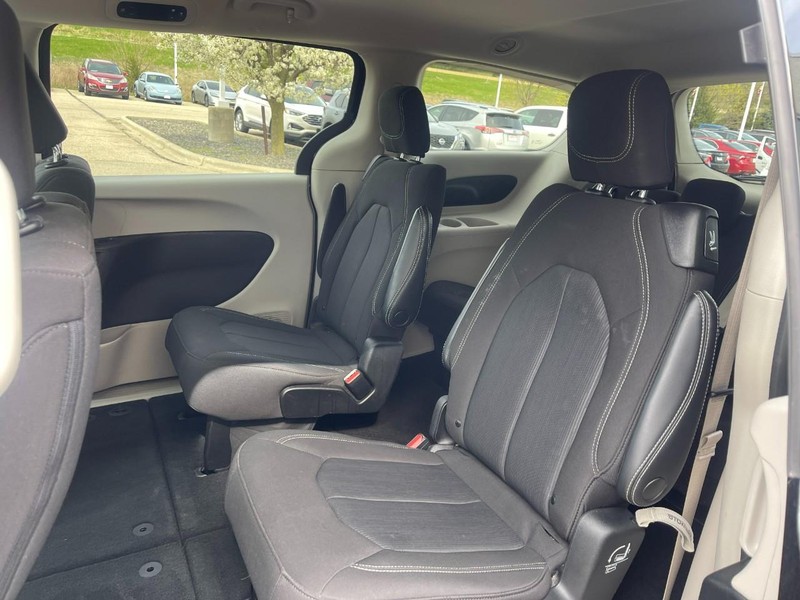 Chrysler Voyager Vehicle Image 18