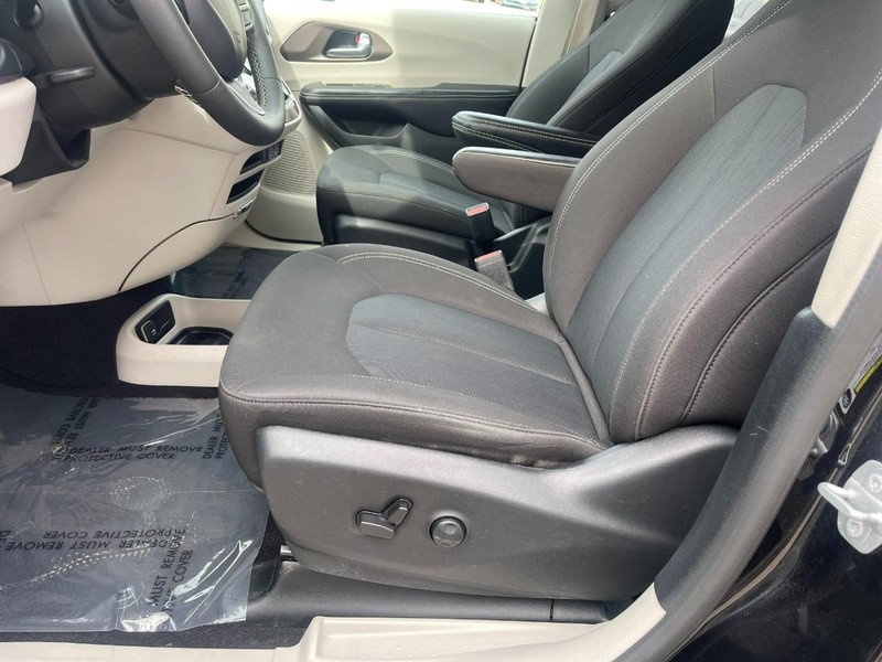 Chrysler Voyager Vehicle Image 21
