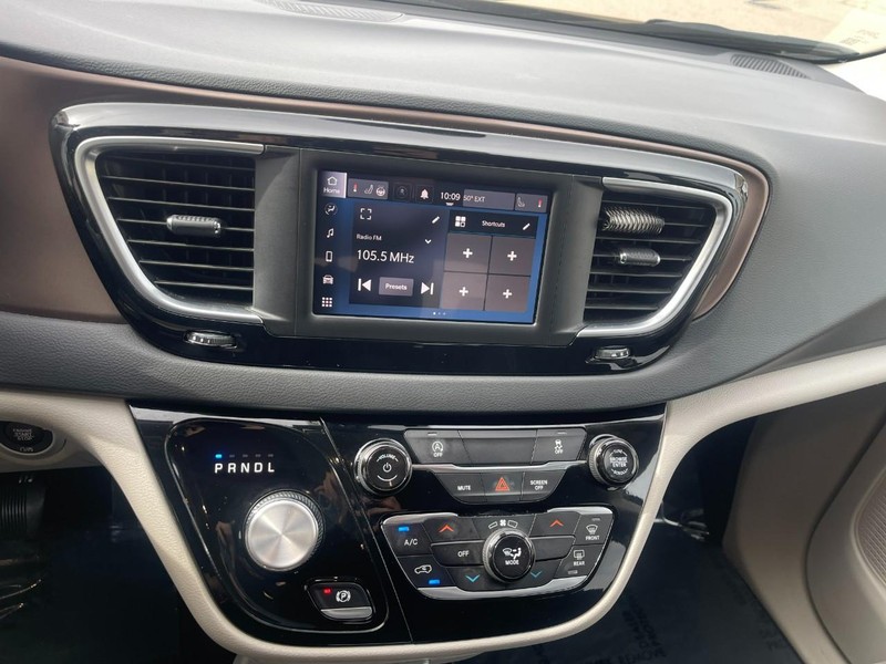 Chrysler Voyager Vehicle Image 25