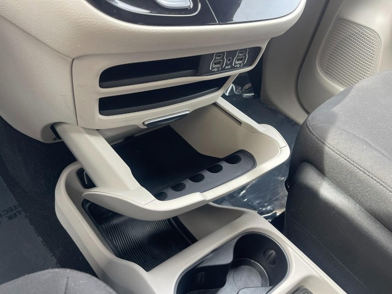Chrysler Voyager Vehicle Image 28