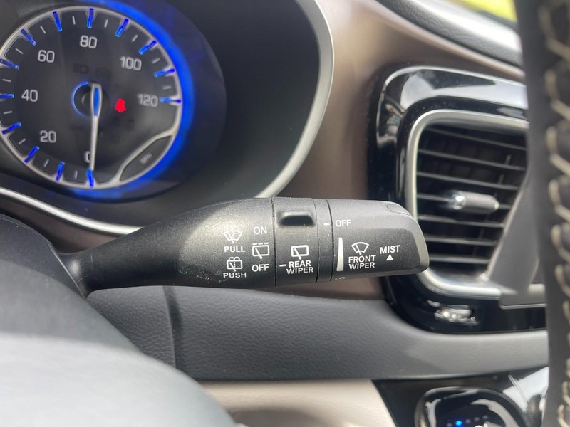 Chrysler Voyager Vehicle Image 33