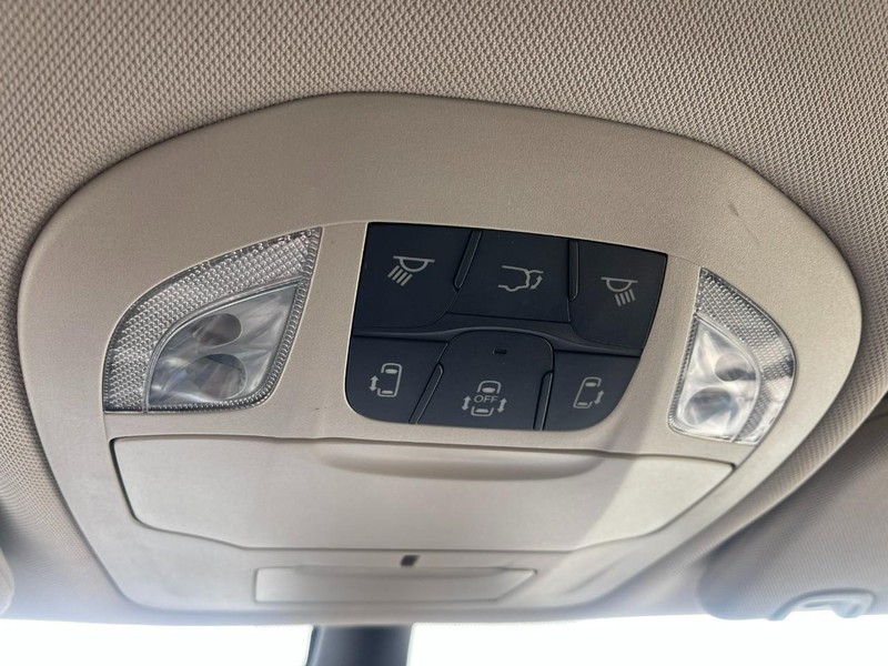 Chrysler Voyager Vehicle Image 34