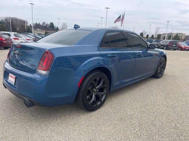 Chrysler 300 Vehicle Image 03