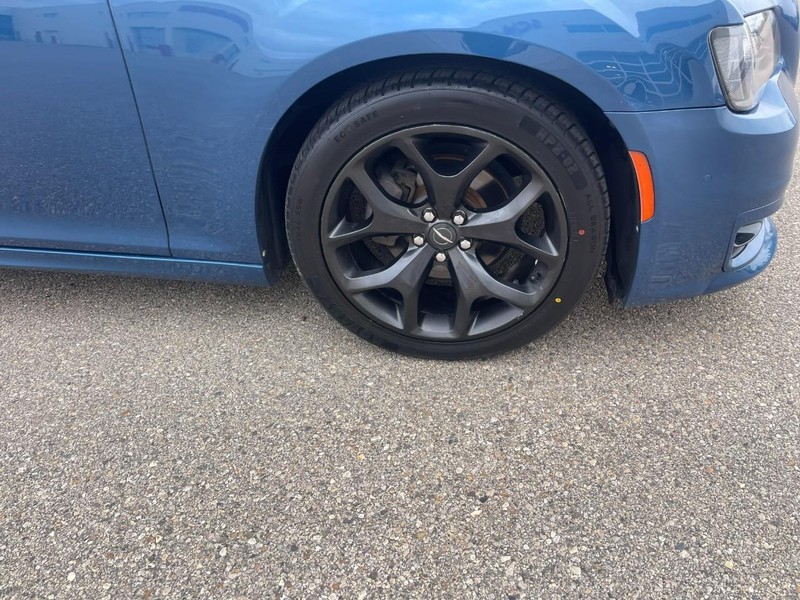 Chrysler 300 Vehicle Image 07