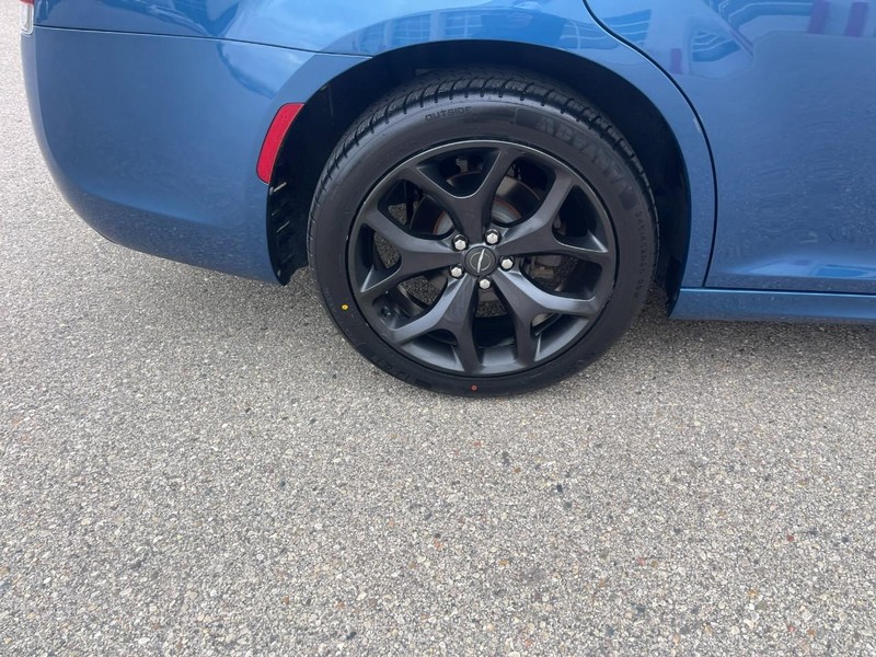 Chrysler 300 Vehicle Image 08