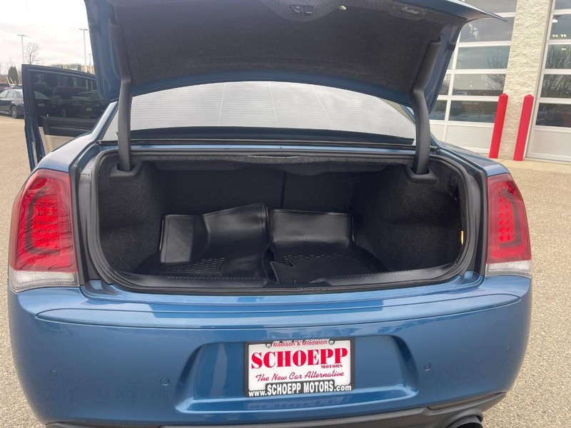 Chrysler 300 Vehicle Image 18