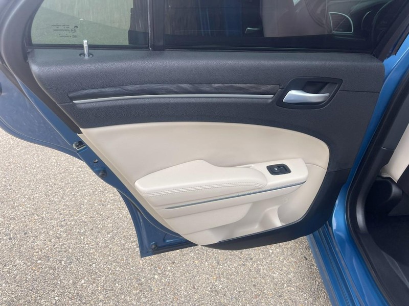 Chrysler 300 Vehicle Image 20