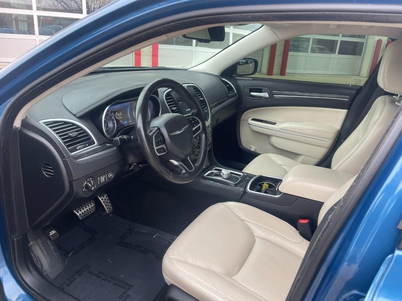 Chrysler 300 Vehicle Image 21