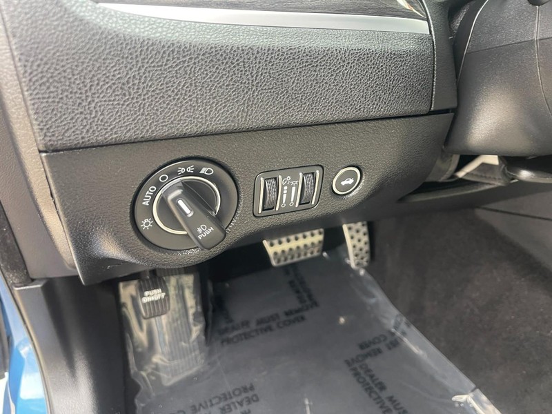 Chrysler 300 Vehicle Image 24