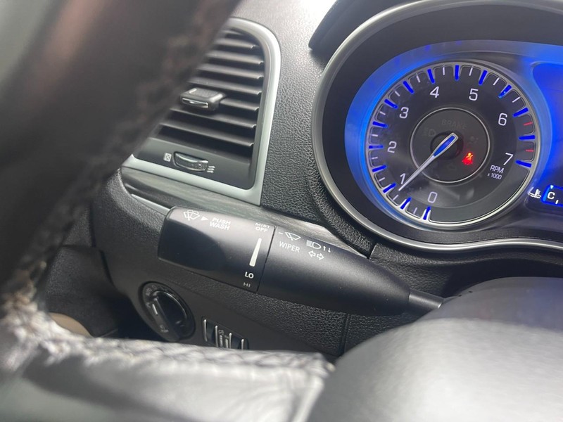 Chrysler 300 Vehicle Image 28