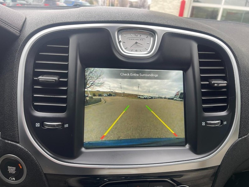 Chrysler 300 Vehicle Image 32